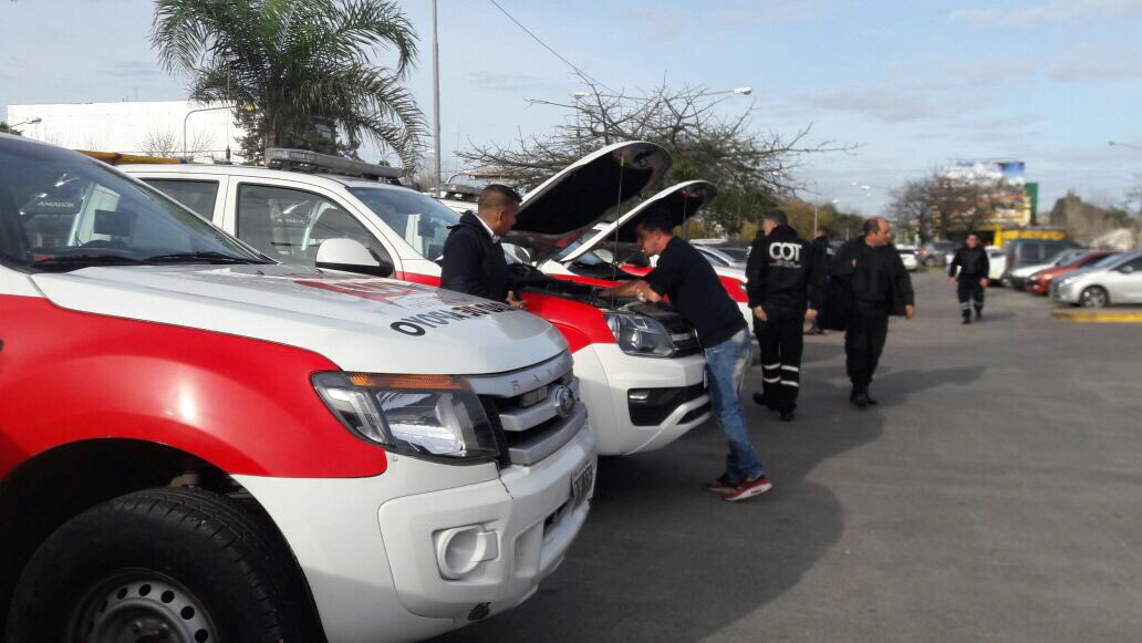 NicoVecchi's tweet photo. Cada cambio de turno #LogisticaCOT realiza el mantenimiento y control de los #MovilesCOT chequeando su buen uso y funcionamiento
#COT #SPC https://t.co/eiS2GvGAMT