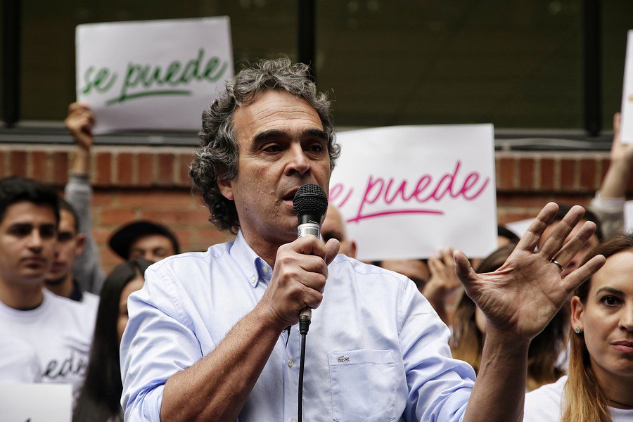 WRadioColombia's tweet photo. Polo Democrático anuncia que recogerá firmas para Sergio Fajardo https://t.co/DBkOBSZxIq https://t.co/T1GGEI8cyG