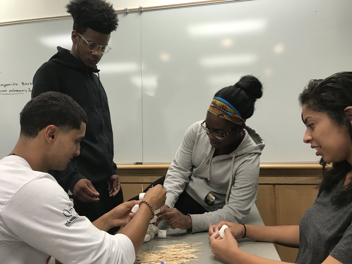 BucknellNSBE's tweet photo. First GBM Meeting Fall 2017 #DesignChallenge#NSBE https://t.co/hzVsQiAucx