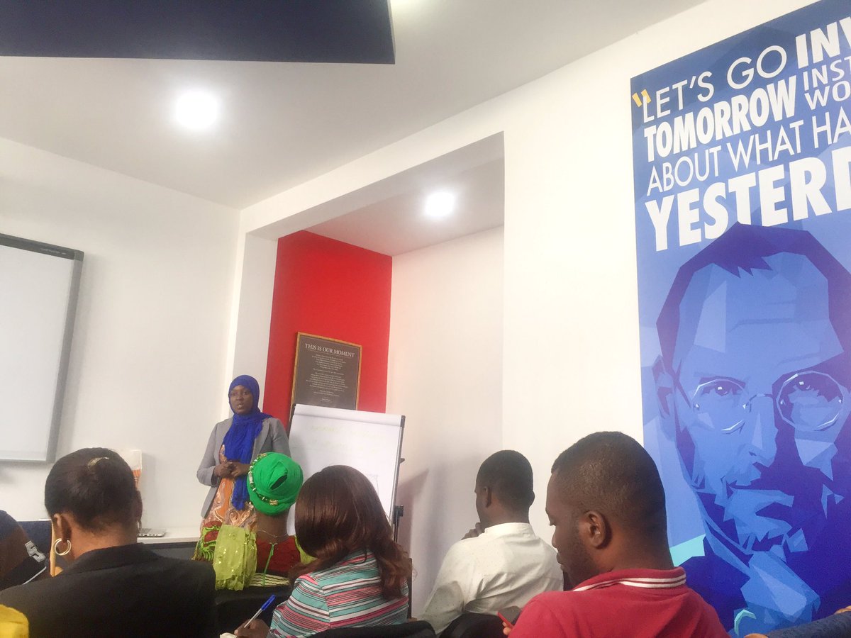 Yasfofana's tweet photo. #YALI Inspiring Wednesdays with Dr. Kane Aminata Koné; YAL 2010. How to build self-esteem 👊🏾 https://t.co/LUccVxgqyj