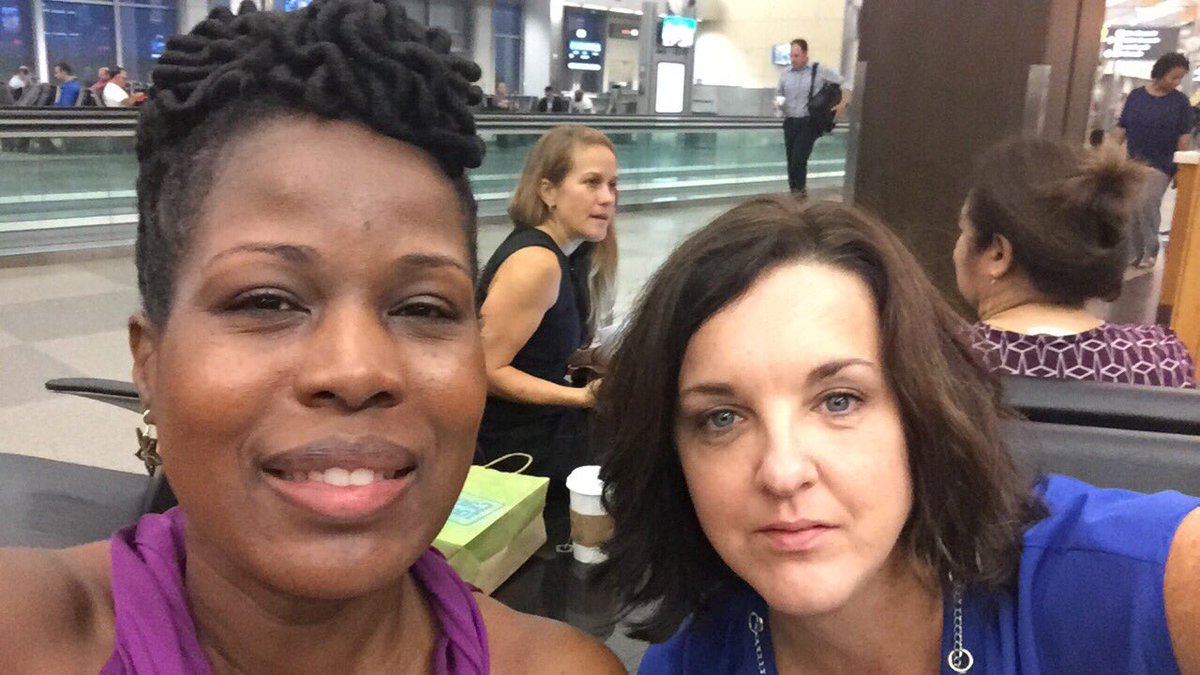 UNCFNP4u's tweet photo. We just landed at LGA!! Here we come @HarryConnickJR!! #harryshow. https://t.co/IvkRjlUxcK