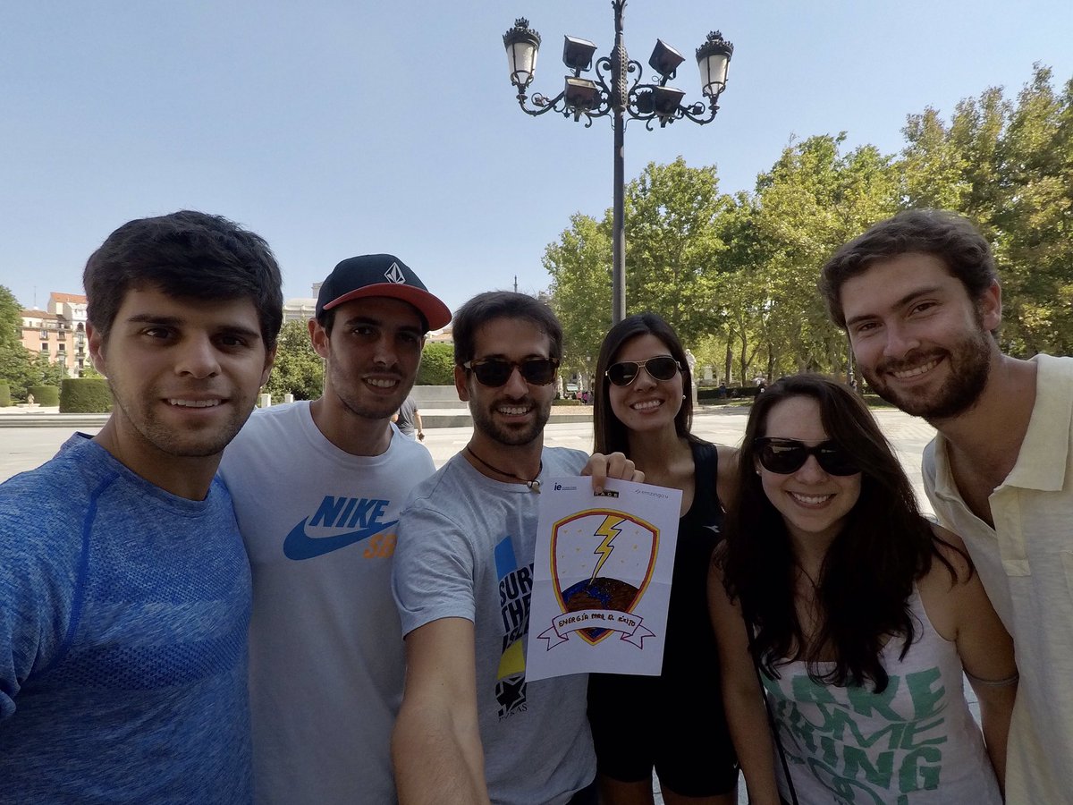 HumberCamper's tweet photo. #IEAmazingRace #ARS7G Hace unos días cayo en Madrid un rayo que impacto en 6 jóvenes quienes formaron un grupo imparable #energiaparaelexito https://t.co/ovGXjWfMFY