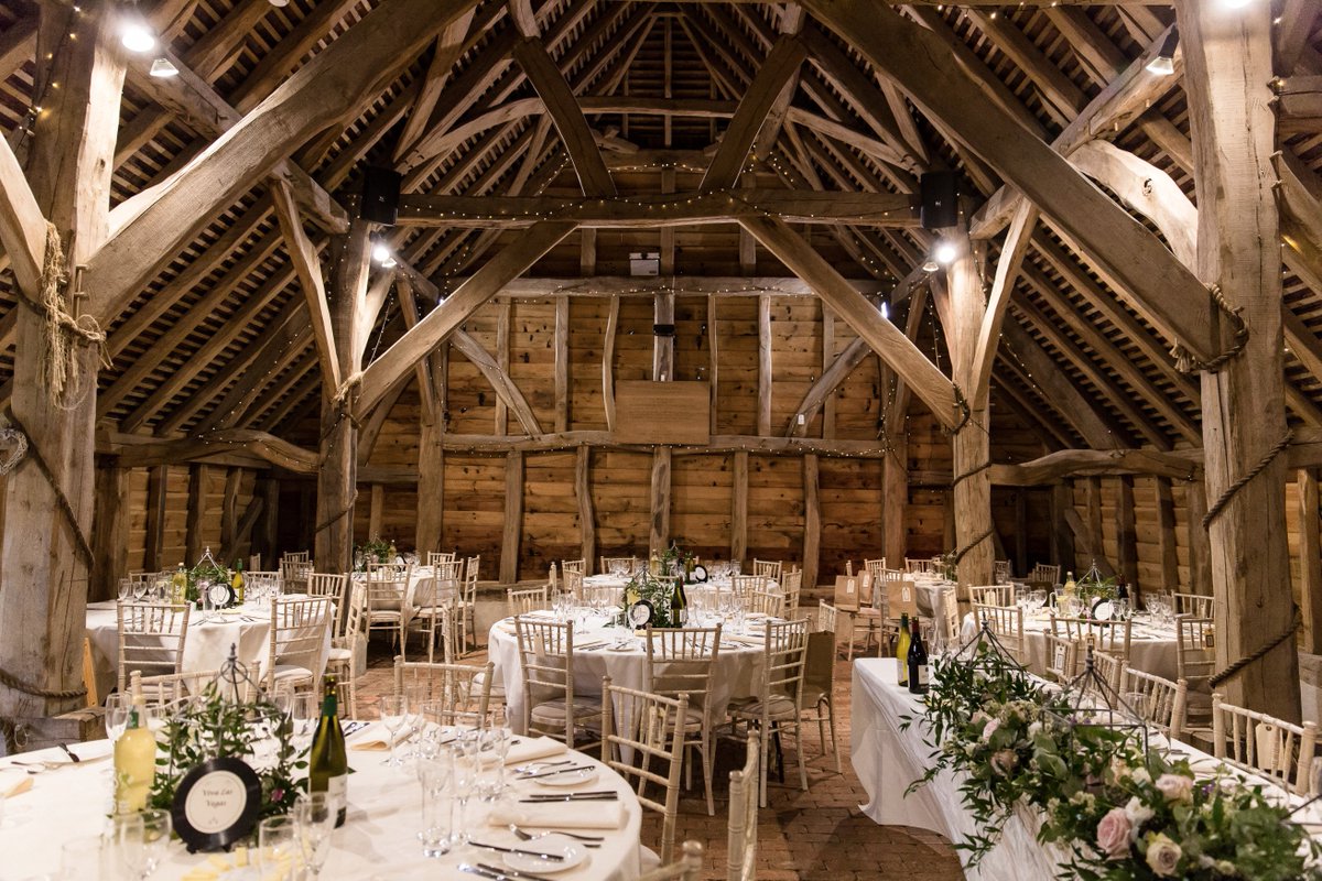 EmmaRtweet's tweet photo. Jenn &amp; Mike's @GildingsBarn wedding is over on the blog: https://t.co/Sqd7wMUnYI https://t.co/DOHJmYMcxf