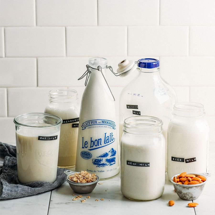 A Complete Guide to Dairy-Free Milk! Recipes for almond, coconut, rice, oat, hemp, and macadamia milk! 🥛 mnbkr.com/2iXYNMB #vegan