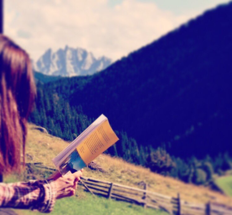 FrancyCarmi's tweet photo. Ogni giorno dovremmo avere il tempo di leggere ciò che ci piace...#ReadABookDay #6settembre #leggiamo #giornatemondiali #Libri https://t.co/eAiLDdnIO6