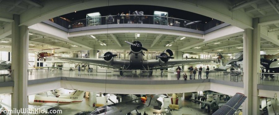 #Deutsches Museum in #Munich is the #largest museum of natural #science &amp; #technology in the world: 28 000 exhibits
familywithkids.com/en/germany/cat…