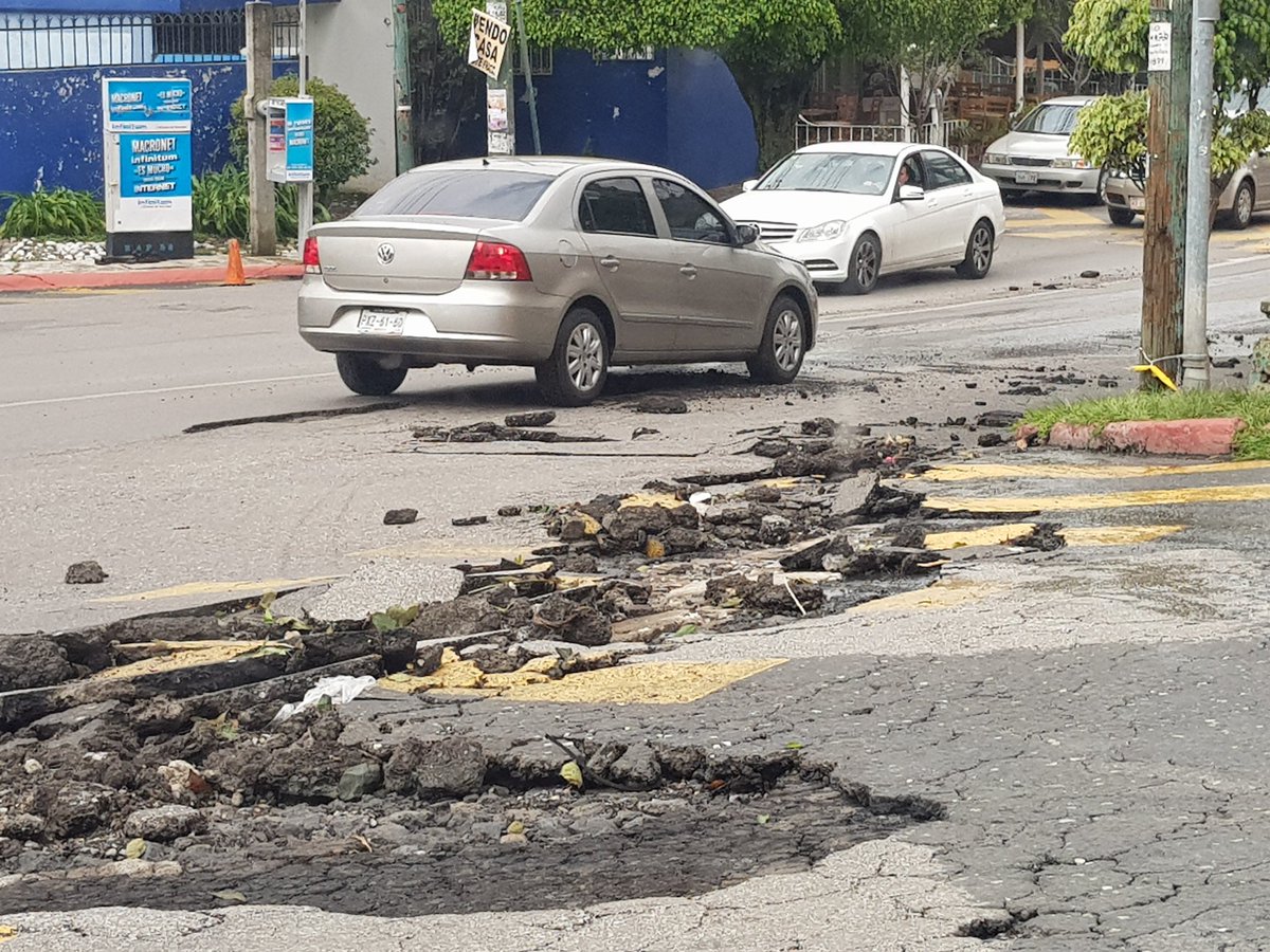 JulioTigreYanez's tweet photo. Me da tristeza ver abandonada mi ciudad... #Cuernavaca merece algo mejor. Cometí un gravísimo error al darle poder a una persona incapaz https://t.co/zmcmlKtVRG