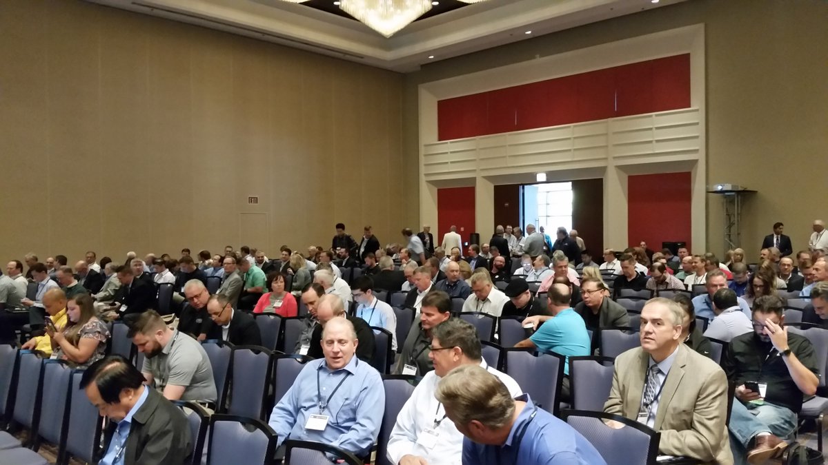 LabelAndNarrow's tweet photo. The crowd is filling in for the start of the inaugural @TLMI print Think Summit. https://t.co/WlsF8moYc9