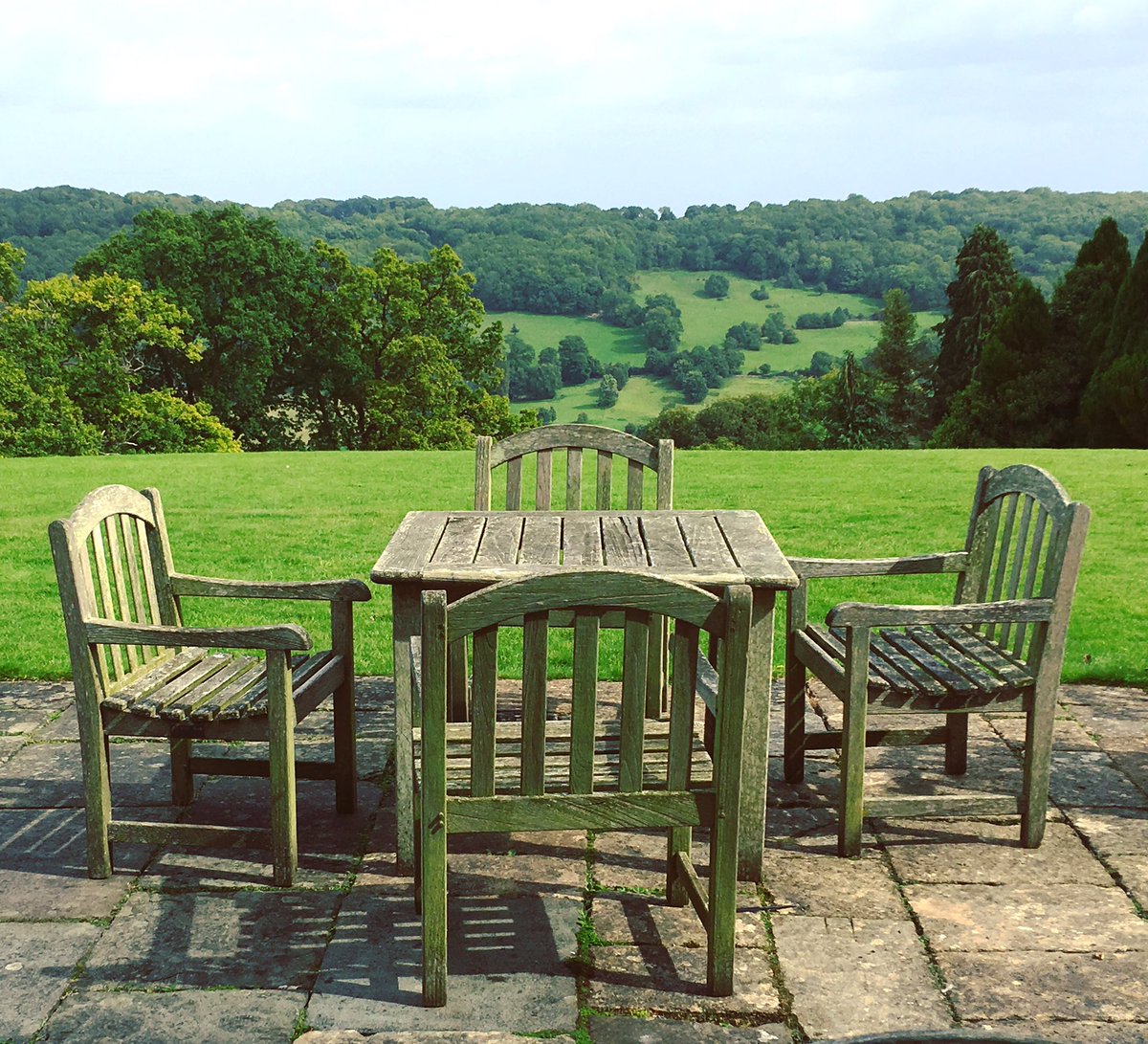 StudioScrase's tweet image. It's always a pleasure hand-delivering our wares to the American Museum in Bath - gorgeous views from the terrace 🇺🇸 

@Americanmuseum #Bath