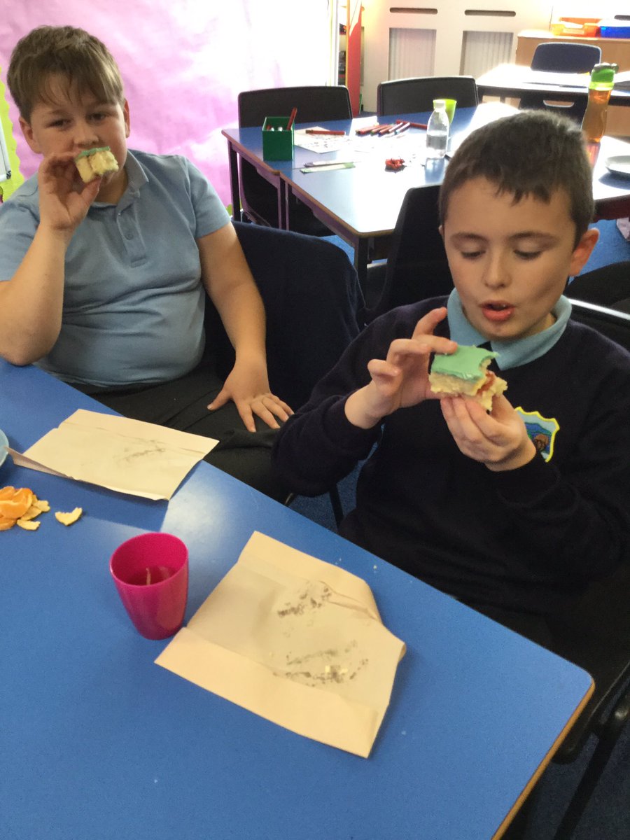 PetersburnPS's tweet photo. Eating some yummy cake delicious #birthday #cake #base7 https://t.co/6hmB8JkPti