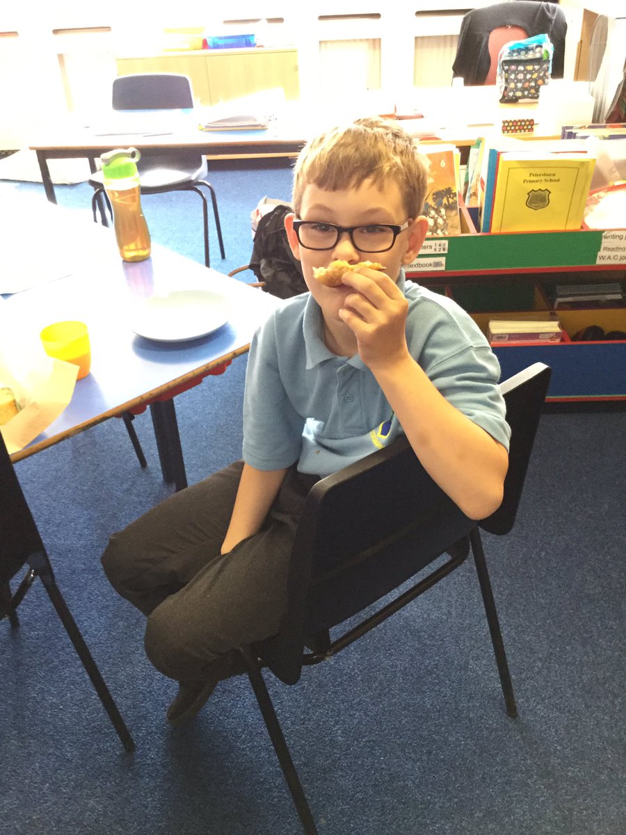 PetersburnPS's tweet photo. Eating some yummy cake delicious #birthday #cake #base7 https://t.co/6hmB8JkPti