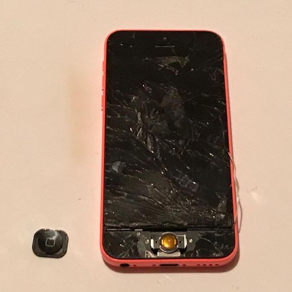 ThatSpursGuy's tweet photo. When your screen don't work like it used to no more....We got you. https://t.co/K86faCGnAx
