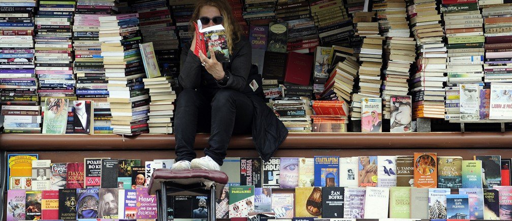 greatcanvas's tweet photo. #ReadABookDay Sometimes a book is your best friend https://t.co/2N5F1aXnXg