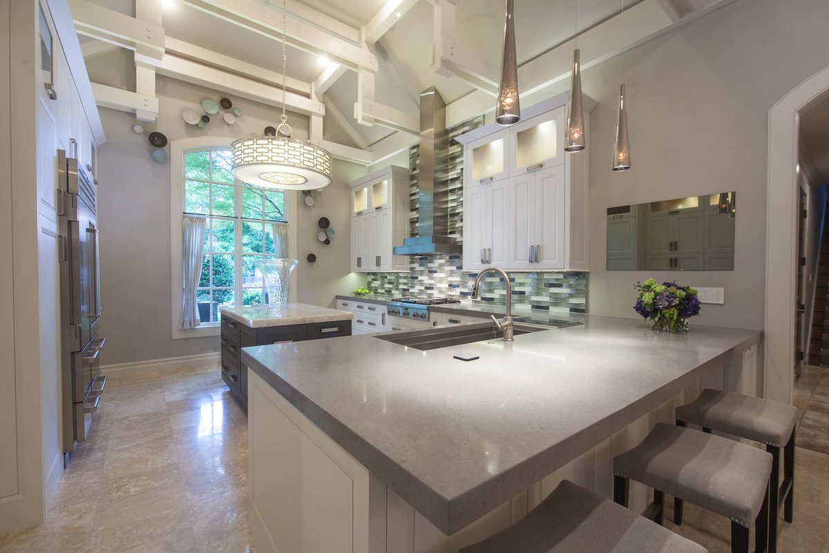 KitchenDesignOK's tweet photo. Modern. Fresh. Transitional. These words come to mind when experiencing this #kitchen. #kitchenideas #kitchendesign #tulsakitchendesigner https://t.co/JuLnzEpeO9