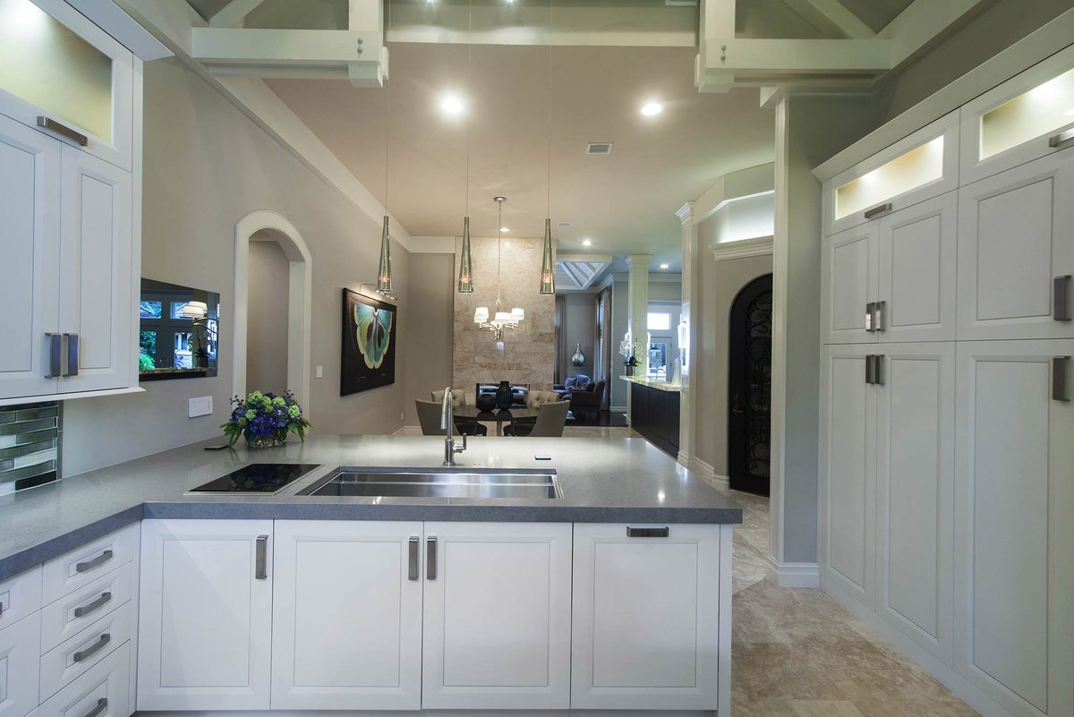 KitchenDesignOK's tweet photo. Modern. Fresh. Transitional. These words come to mind when experiencing this #kitchen. #kitchenideas #kitchendesign #tulsakitchendesigner https://t.co/JuLnzEpeO9