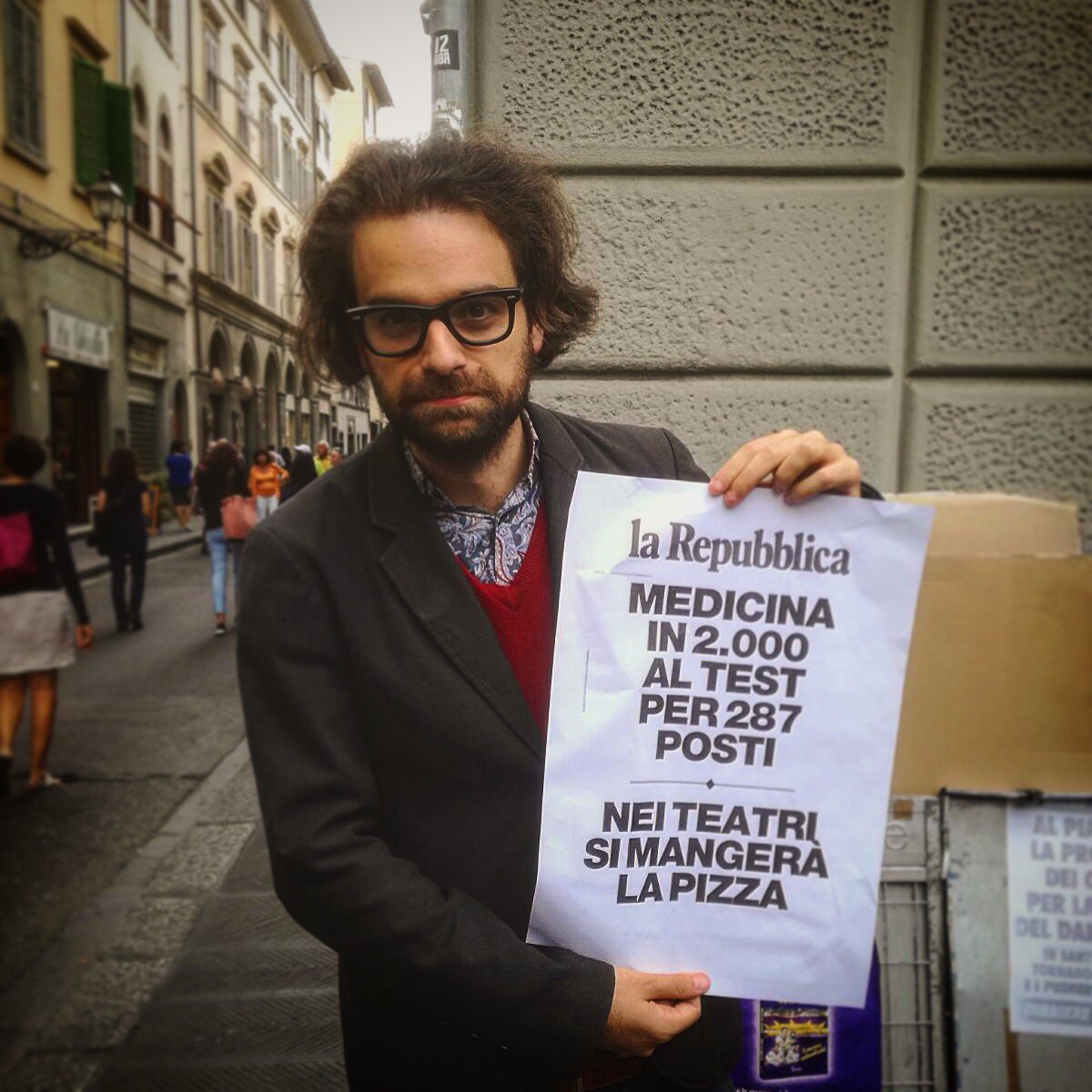 Un Pirandello salsiccia e funghi, grazie.

foto <a href="/AleBezzi/">Alessandro Bezzi</a>

#teatro #firenze #facceunpocosipernotizieunpocosi