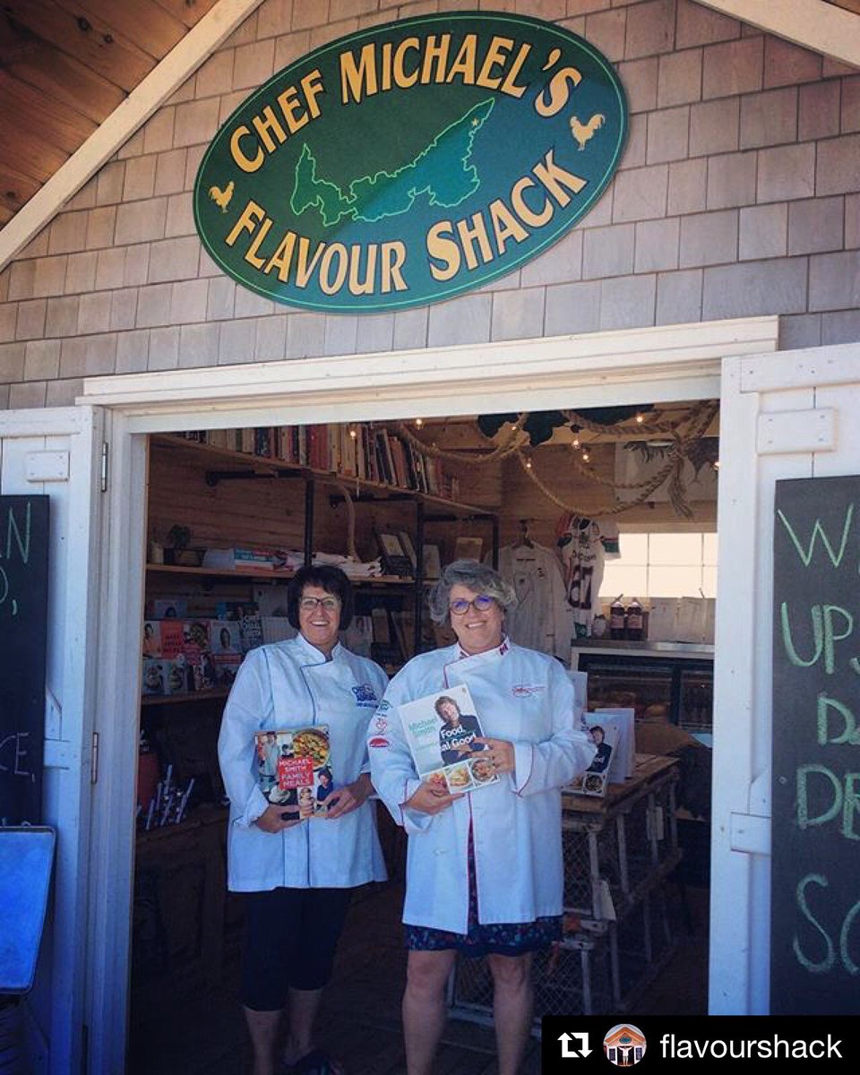 ChefMichaelSmth's tweet photo. Theres been so many epic #ShackJacket pics this season>Stop by the @FlavourShack to try one on for yourself!>Open 10am-6pm daily until Oct 1 https://t.co/FAHfsUvchP