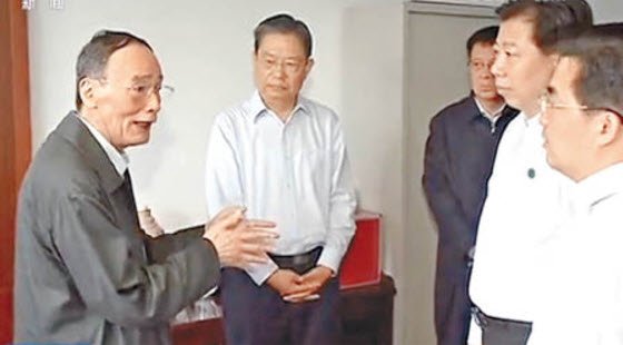 自由亚洲电台على تويتر 王岐山 姚庆双双现身 9月6日 纪念姚依林 诞辰100周年座谈会在人民大会堂举行 政治局常委刘云山 王岐山和张高丽出席 李克强讲话 姚家家属都有出席 包括王岐山妻子 姚依林女儿姚明珊和姚依林孙子姚庆 另外 此前一天 官媒报道王岐山到 自由亚洲电台على تويتر 王岐山 姚庆双双现身 9月6日 纪念姚依林 诞辰100周年座谈会在人民大会堂举行 政治局常委刘云山 王岐山和张高丽出席 李克强讲话 姚家家属都有出席 包括王岐山妻子 姚依林女儿姚明珊和姚依林孙子姚庆 另外 此前一天 官媒报道王岐山到