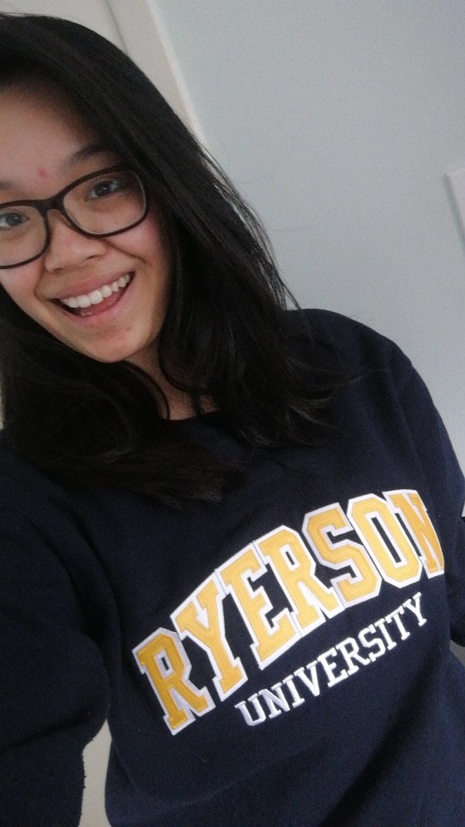 _sharonny's tweet photo. Blue and gold day at Ryerson! @RUStudentLife #First6Weeks https://t.co/g8NdP4ibhI