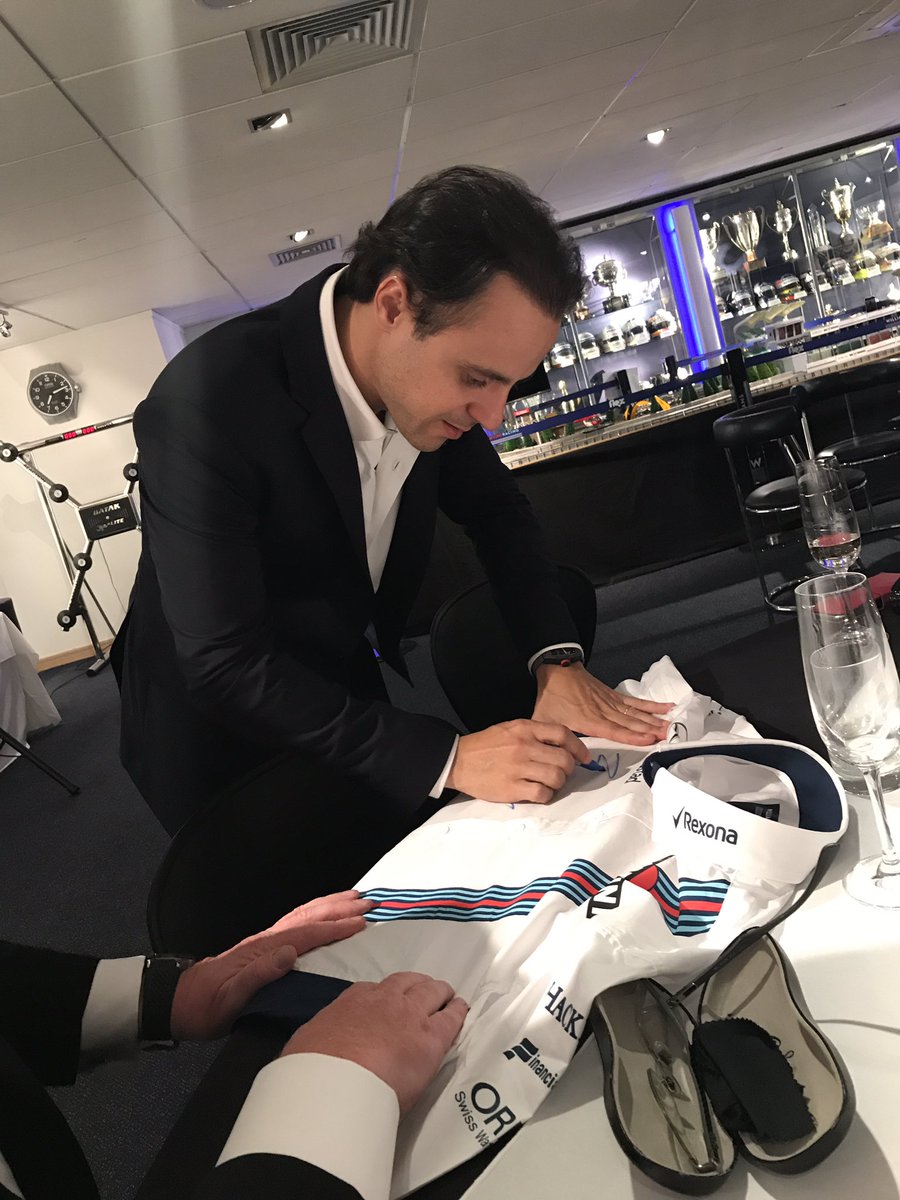 FakeFerrari's tweet photo. Look who I'm all up close and personal with 😇😇 https://t.co/ZD3QANJN0C
