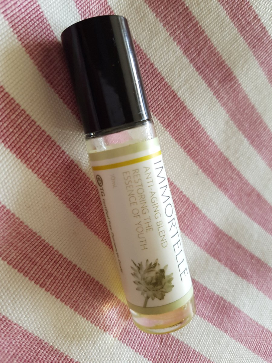 HelenDunneFG's tweet photo. My fav facial oil. Absolutely won't live without it. #helendunne skincareexpert #mydoterra.com/essentialmindbodybeauty #health&amp;beauty https://t.co/cQFLJtPGUL
