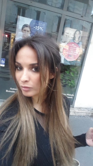 New hair color , do you like it ? https://t.co/kJEJBeJDhv