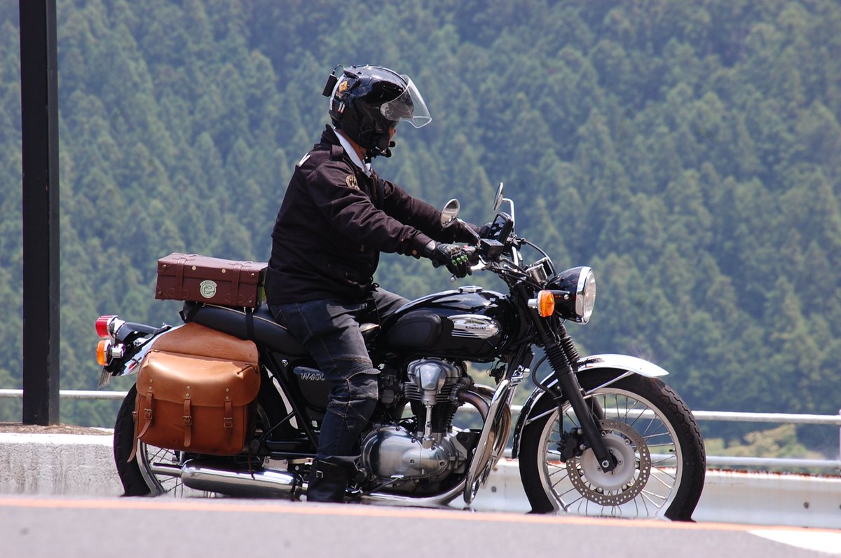 オメガ 0w0 בטוויטר 黒いバイクと聞いて カワサキはいいぞ W400 黒の日なので黒いバイクを晒せ