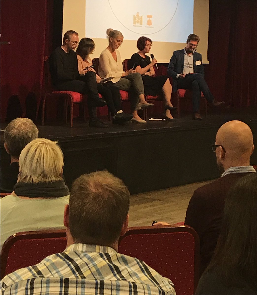 Avslutar dagen med att konstatera att vi inte får glömma att prata om vår undervisning. Den kan vi ju påverka. #bflkonf