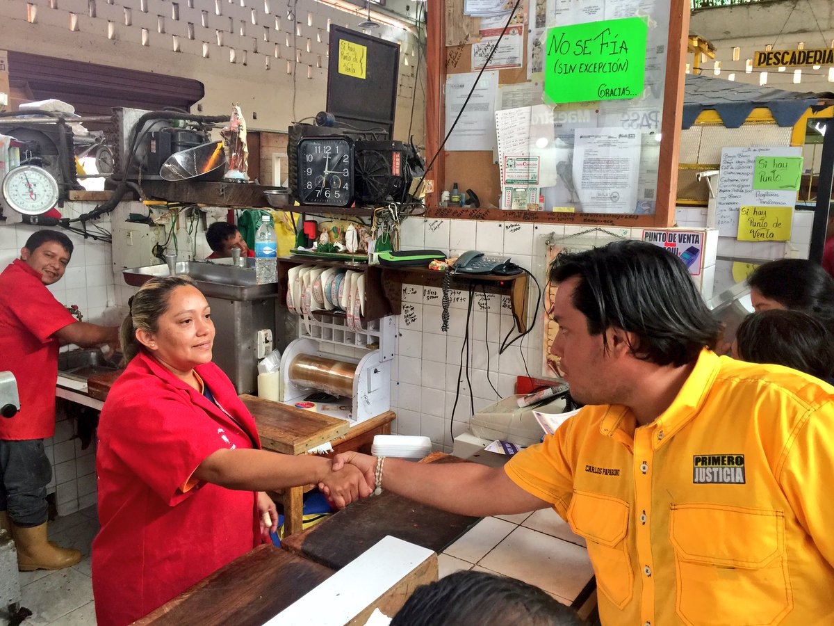 CarlosPaparoni's tweet photo. Desde el mercado municipal de #Tovar los merideños decidieron continuar esta lucha por la democracia y la libertad. #Mérida https://t.co/ME9ukQLt6D