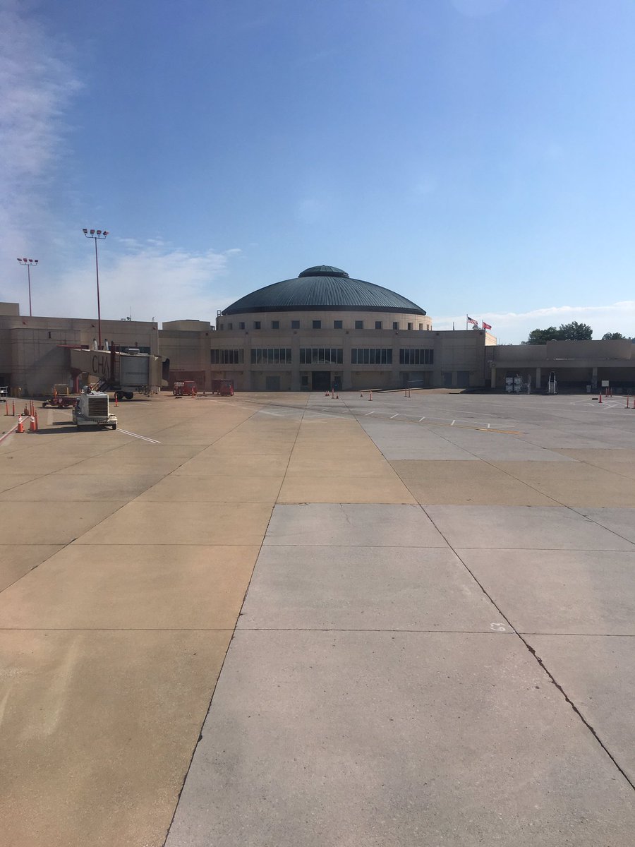 HansSowrey's tweet photo. Great day to fly....with anyone but #Delta #Delta-delays out of chattanooga for weather.  American and United flights we all on time...why? https://t.co/EMpmyK0SJs