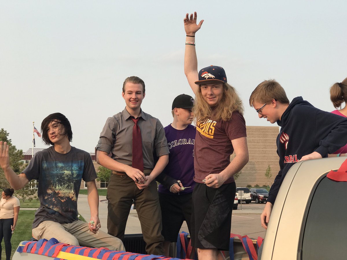 ChapHappenings's tweet photo. Homecoming Parade!!! 🎉🍬❤️ #ChapHoco2017 https://t.co/HZu6uEDD1C