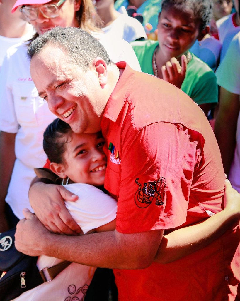 RMarcoTorres's tweet photo. Por el futuro de nuestros niños seguiremos la senda  victoriosa que nos trazó el Gigante Chávez ¡En unidad venceremos! https://t.co/PCilX3f2ce