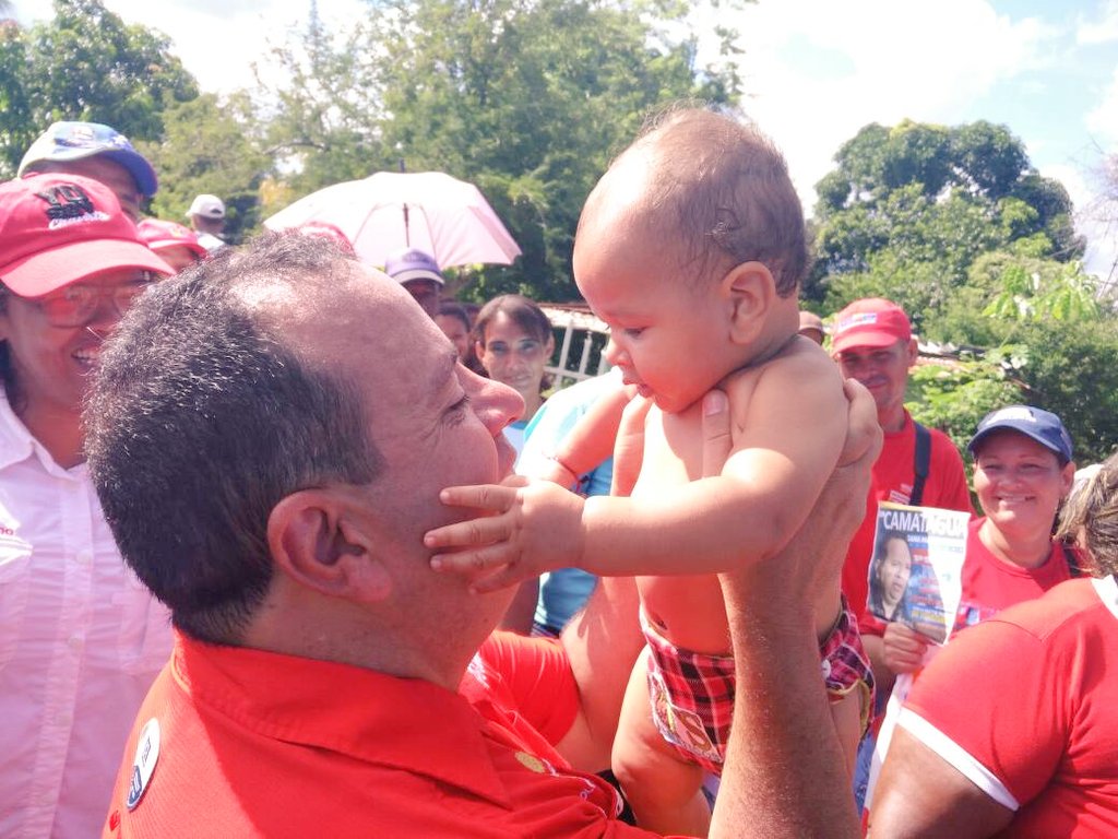 RMarcoTorres's tweet photo. Por el futuro de nuestros niños seguiremos la senda  victoriosa que nos trazó el Gigante Chávez ¡En unidad venceremos! https://t.co/PCilX3f2ce