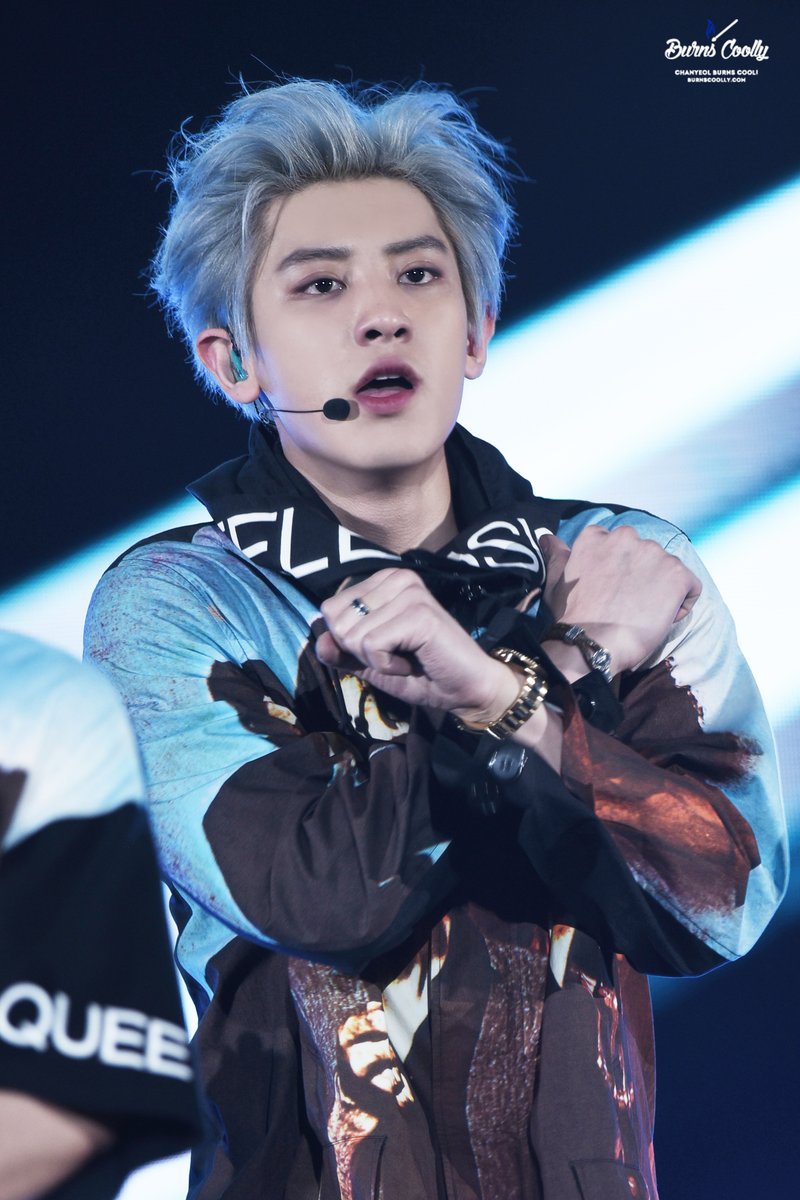 chanyeol_pic's tweet photo. this look is back *-* https://t.co/hItISr1J4W