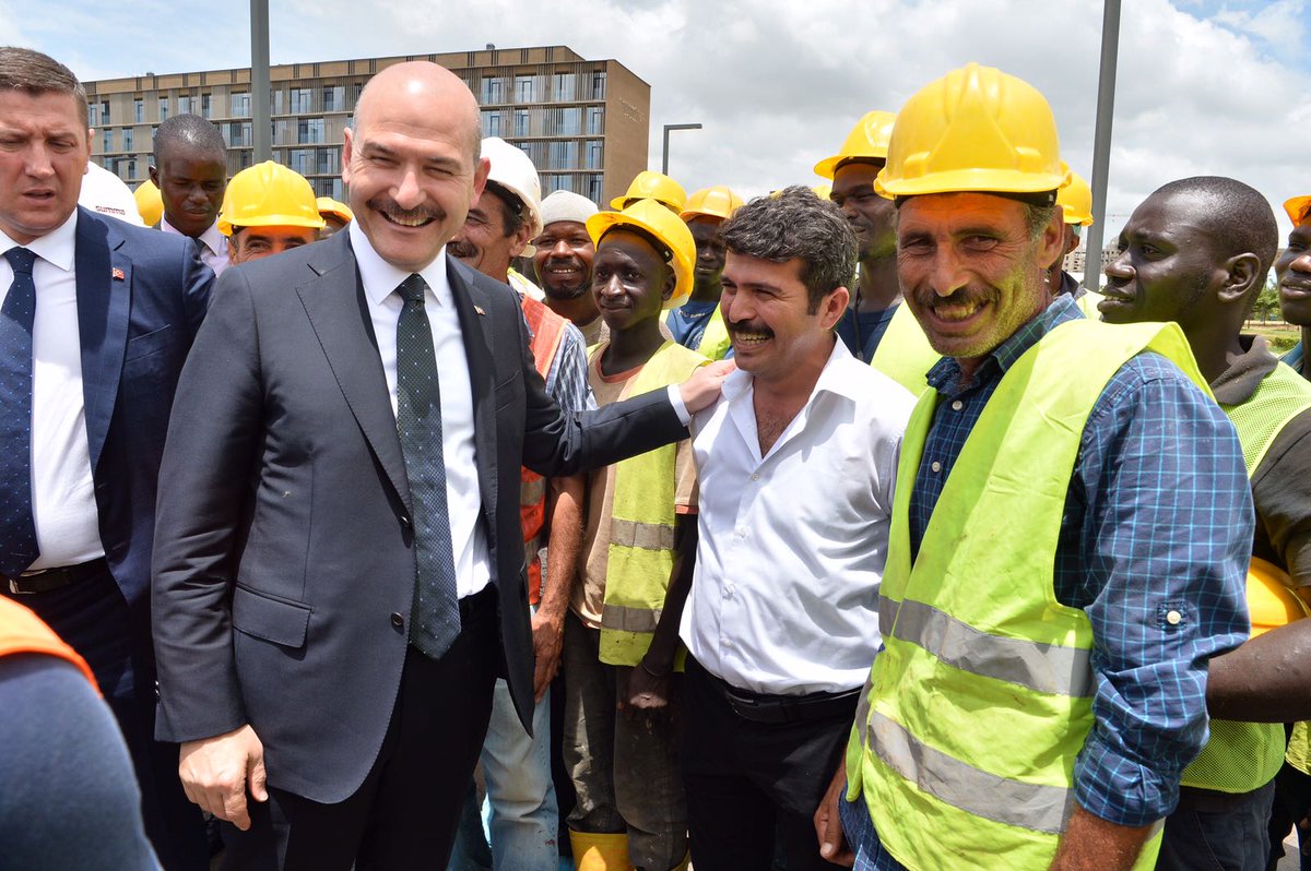 suleymansoylu's tweet photo. Dakar'da Türk iş adamları tarafından yapımı devam eden otelin işçileriyle bir aradayız https://t.co/rBygNXMbtd