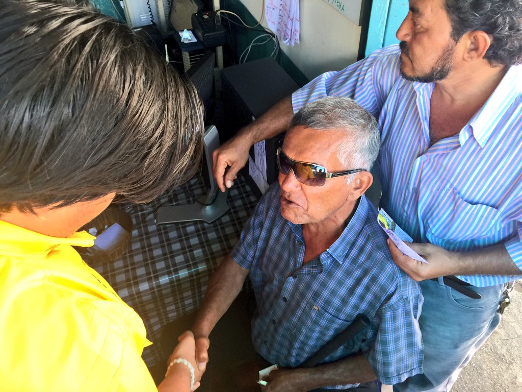 CarlosPaparoni's tweet photo. #Mérida temprano que tarde todo va a cambiar. Quienes están en el poder tienen a miles de venezolanos haciendo colas por comida. #Tovar https://t.co/rWXCkIESdr