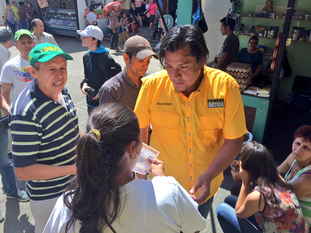 CarlosPaparoni's tweet photo. #Mérida temprano que tarde todo va a cambiar. Quienes están en el poder tienen a miles de venezolanos haciendo colas por comida. #Tovar https://t.co/rWXCkIESdr