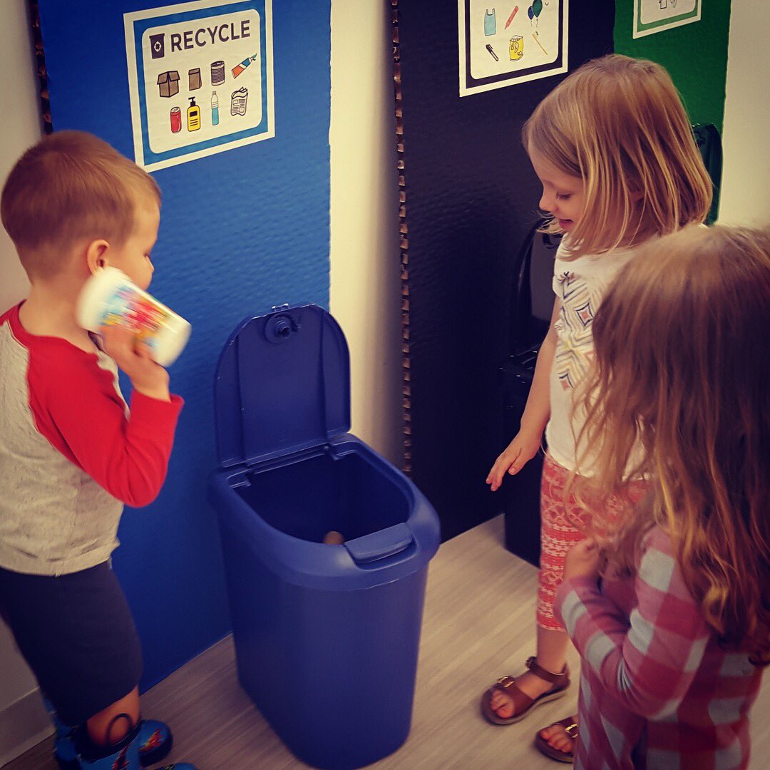 We love the #greenexplorers at @BubblesAcademy and will be back this week for more fun! 🤘🎒🐛🌻🌱🐿 Thursdays @ 1pm - bit.ly/GreenExplorers