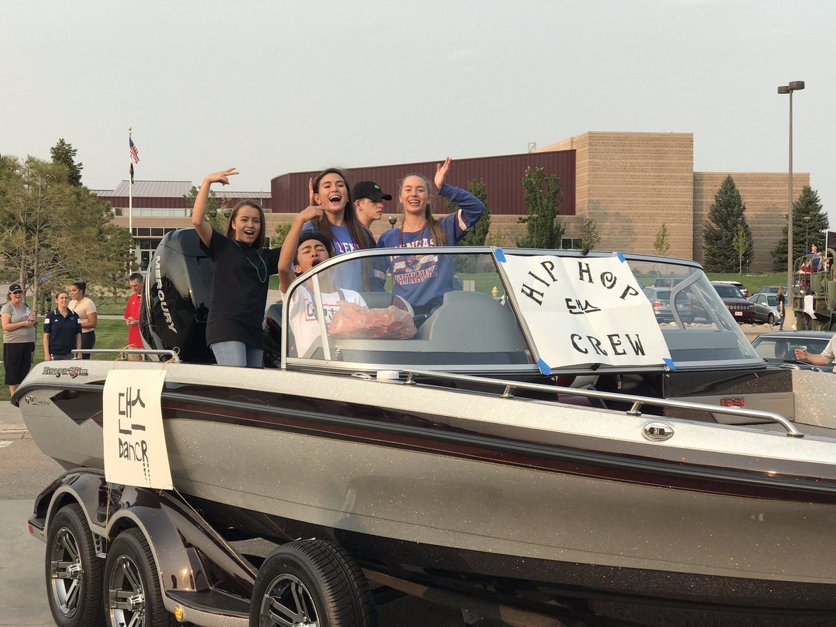 ChapHappenings's tweet photo. Homecoming Parade!!! 🎉🍬❤️ #ChapHoco2017 https://t.co/5a0rzpbGkU