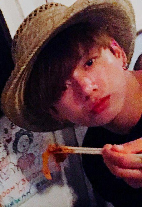 HanPhanARMY's tweet photo. @BigHitEnt My hearteu 😭😭😭 https://t.co/BWGXTiB8Vc