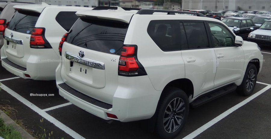 18 Toyota Land Cruiser Prado Spotted Uncamouflaged In Japan Debut Imminent Autoevolution