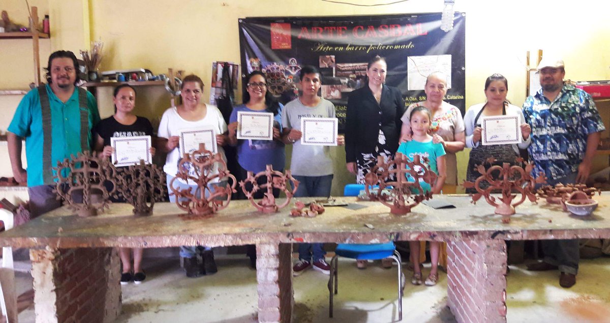 artecasbal's tweet photo. Concluye taller de #modeladoenbarro para crear su #arboldelavida en #IzucardeMatamoros impartio #artecasbal https://t.co/FT00pPhA5t