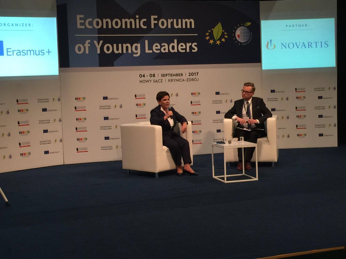 pisorgpl's tweet photo. Premier @BeataSzydlo w #NowySącz bierze udział w XII Forum Ekonomicznym Młodych Liderów. #EFYL2017 #ForumEkonomiczne https://t.co/W6hAuyiGyq