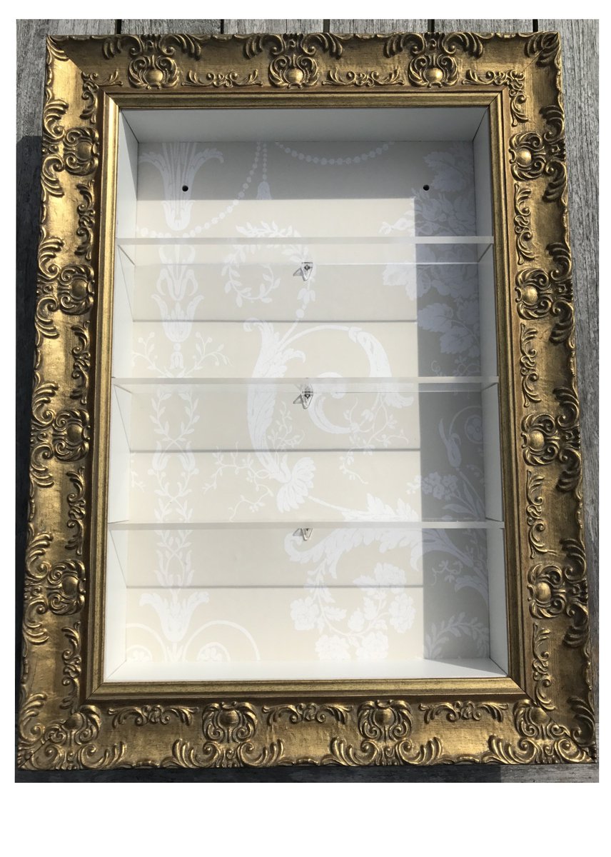 Our #gorgeous #nailpolishstand in #Gold  #nails #nailart #design #nailshop #nailtech #nailcolours #beauty #nailpolish #eyecurl