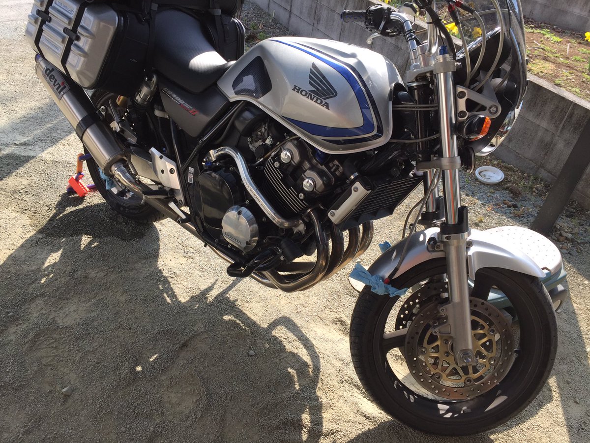 おやかたcb400sf荷重テストライダー Ar Twitter キジマさんのエンジンガードは安心 フォグランプのステーにもなるし なりより頼もしい