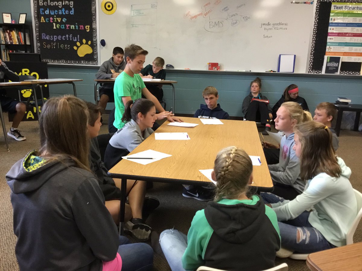 GroehlerEnglish's tweet photo. "Why is it important?" Question of the day! #fishbowldiscussion #digcit #rightvwrong #bmsbears #byrondigcit #block2 #awesomediscussion https://t.co/rR3CPl8xaY