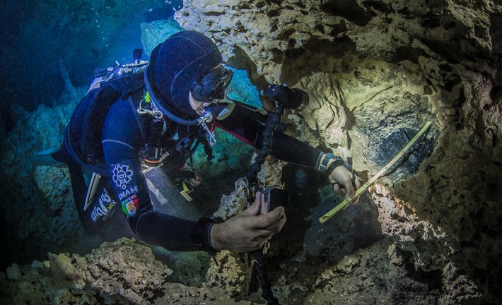 Deposits of coal in an underwater Mexican cave known as the Ancestors Chamber have been connected to bonfires  archaeology.org/issues/269-170…