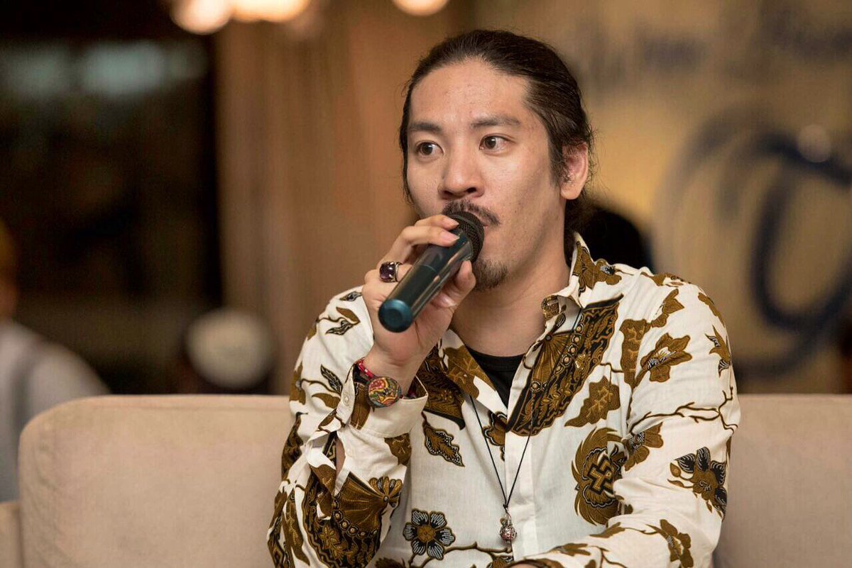 hiroakikato39's tweet photo. Aku mau nasi gila...
#hiroakikato #superhiros #batik
#efeklapar #BedaSelera #KamuMintaLasagna #MasaKecapManisDicampurKejuMozzarella https://t.co/UfKZB5w9fy