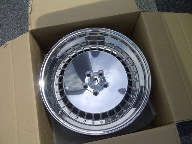 HertsInsurance's tweet photo. What a #beautiful sight 😍 #schmidt #rims #alloys #THLines #wheelwednesday https://t.co/NqbXWlKJQ6