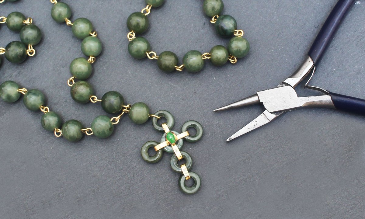 Fitzjewels's tweet photo. An unique recent commission. Our customer brought in a necklace to be upcycled into this beautiful 18ct gold and #Jade #necklace. 

#bespoke https://t.co/lhNkNPJtER
